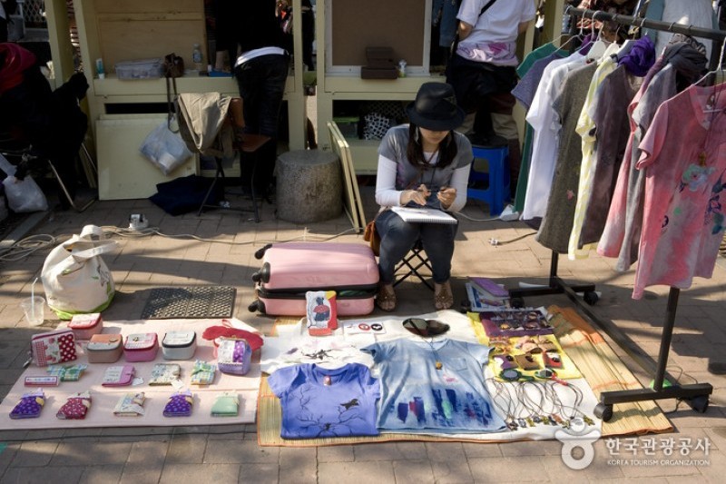 弘大前自由市場