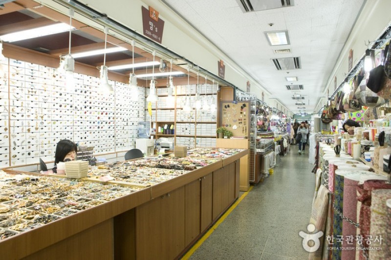 東大門綜合市場飾品商街