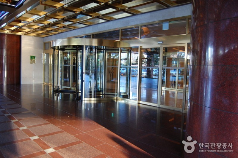 Lotte Hotel World (2/18)