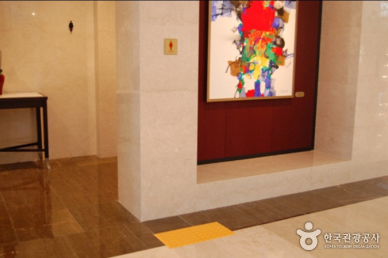 Lotte Hotel World (8/18)