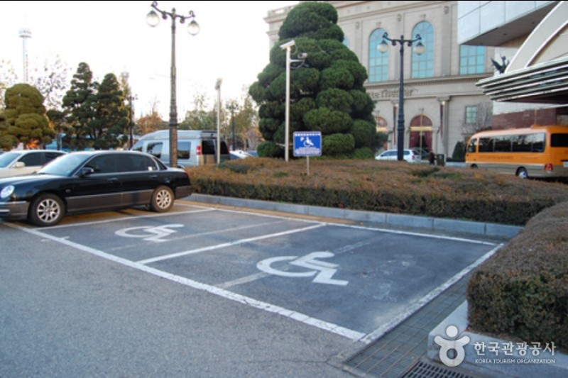 Lotte Hotel World (11/18)