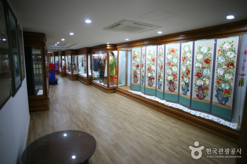 Lee Rhee Za 韓服展示館