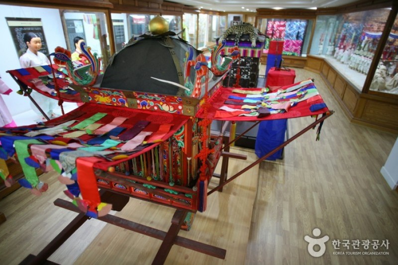 Lee Rhee Za 韓服展示館