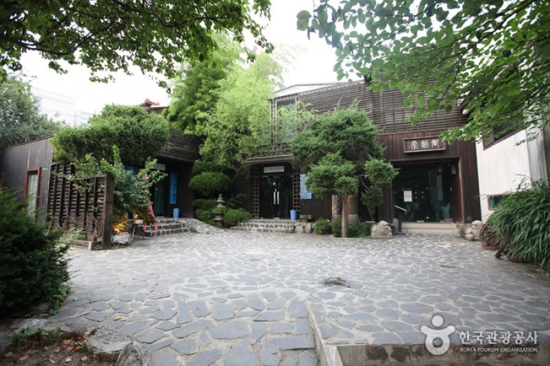 耕仁美術館