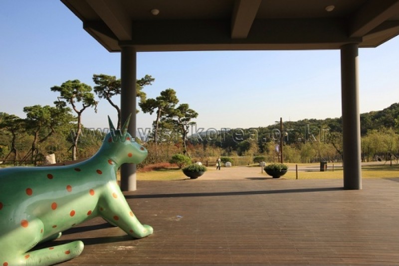 奇思妙想美術館(상상톡톡 미술관)