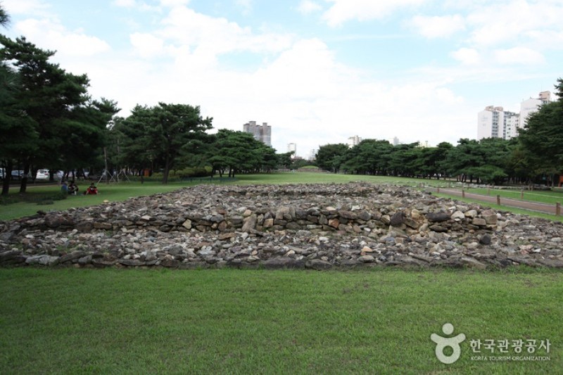 首爾石村洞古墳群