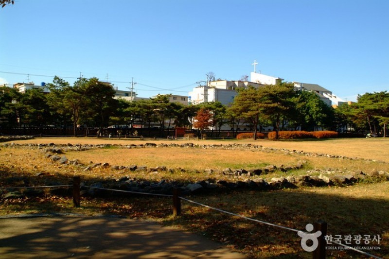 首爾石村洞古墳群