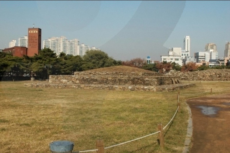 首爾石村洞古墳群