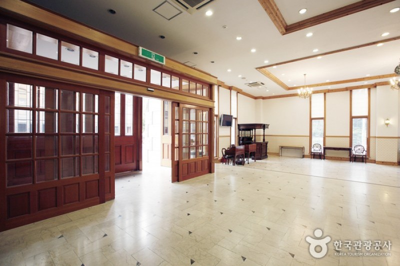 白岩藝術廳