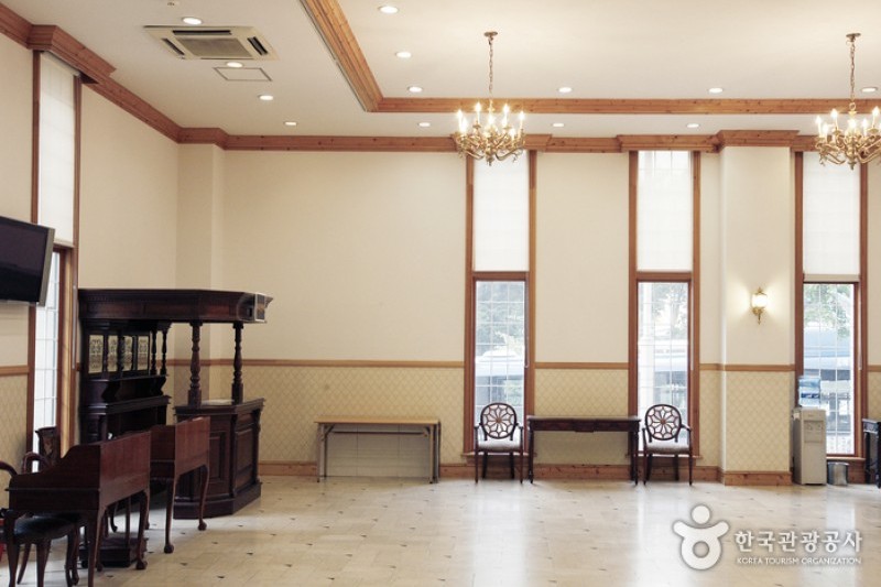白岩藝術廳