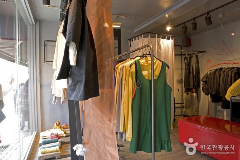 Z.I.衣.Gallery  (1/11)
