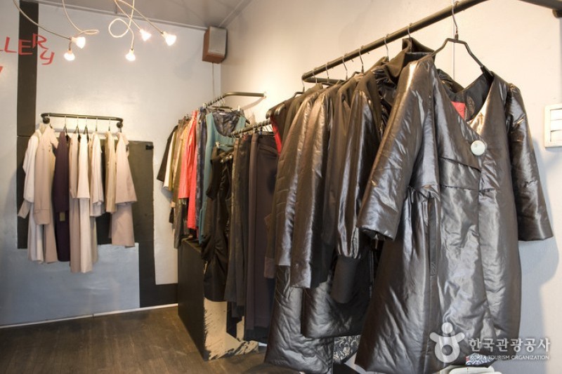 Z.I.衣.Gallery  (2/11)