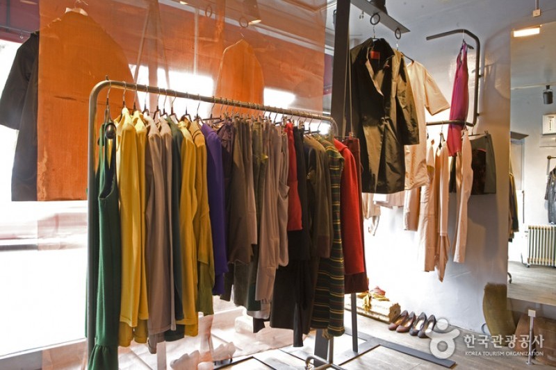 Z.I.衣.Gallery  (3/11)