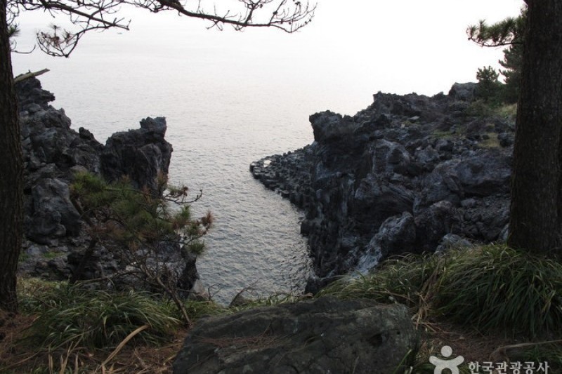大浦海岸柱狀節理帶