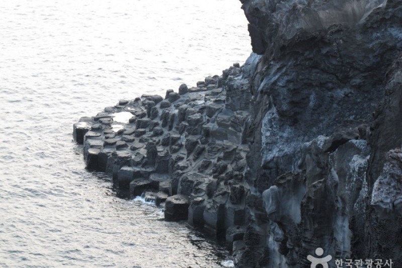 大浦海岸柱狀節理帶