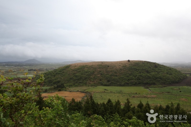 月朗峰 