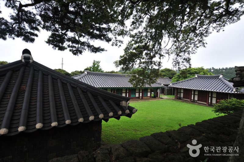 大靜鄉校