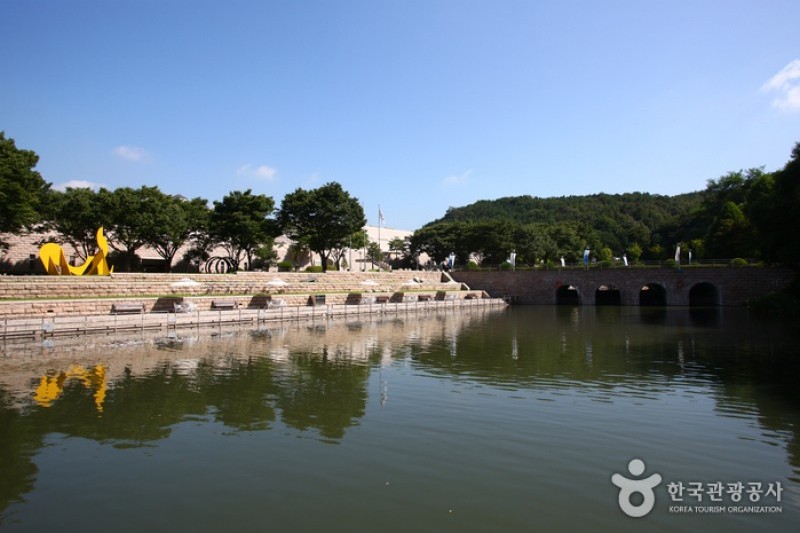 國立現代美術館(果川館)
