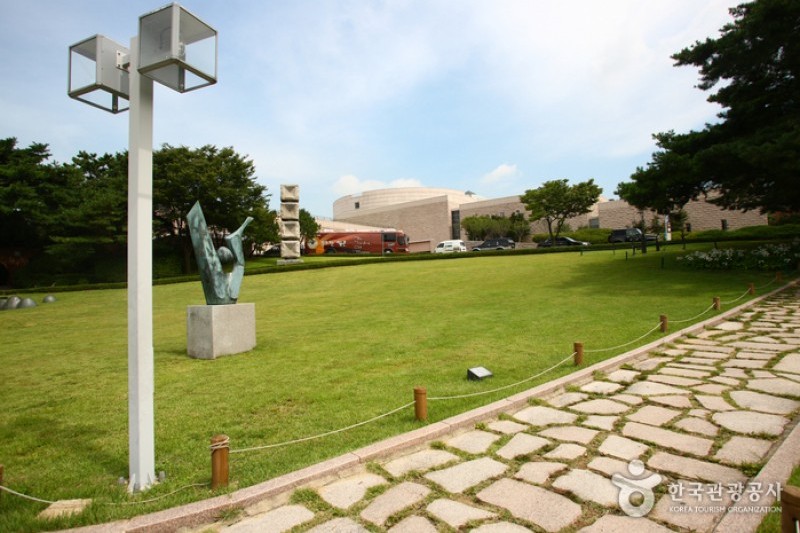 國立現代美術館(果川館)