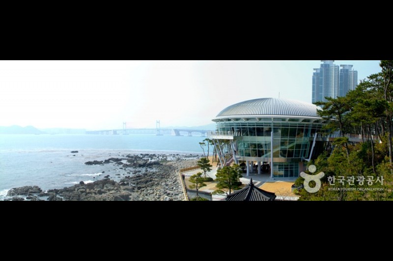 Nurimaru APEC House