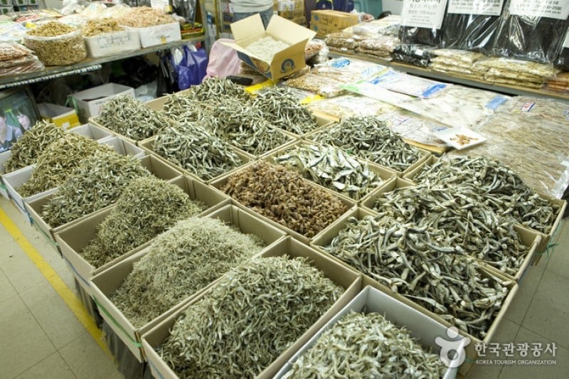 札嘎其市場乾魚貨部