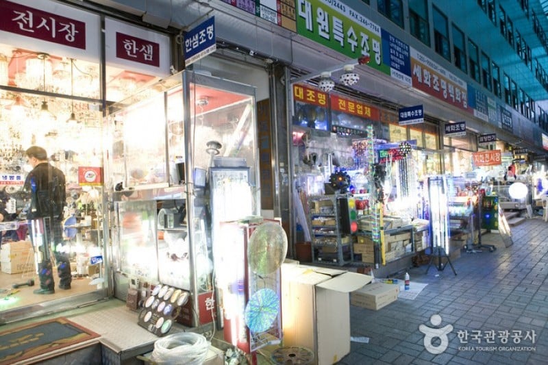 國際市場燈飾街