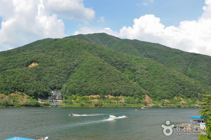 淸平湖畔