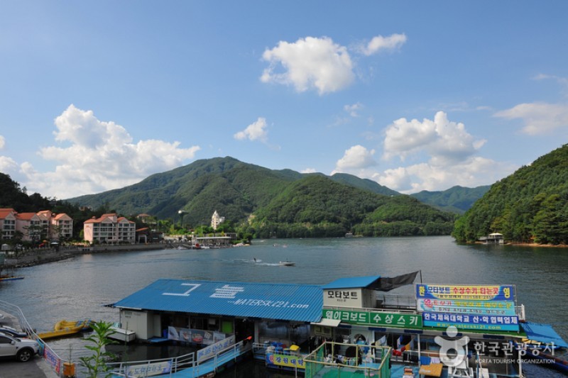 淸平湖畔