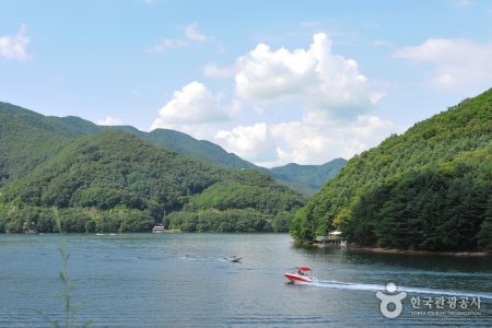 淸平湖畔