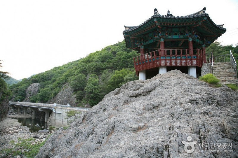 雲日岩半日岩溪谷 (2/4)