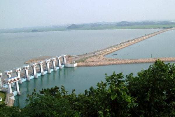靈巖湖