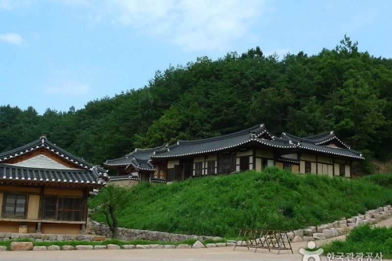 安東民俗村與安東湖