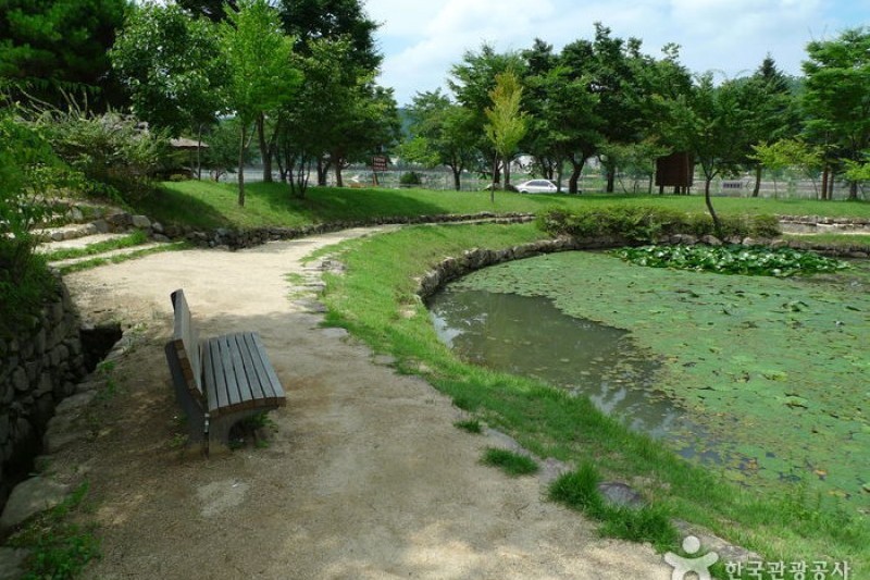 安東民俗村與安東湖
