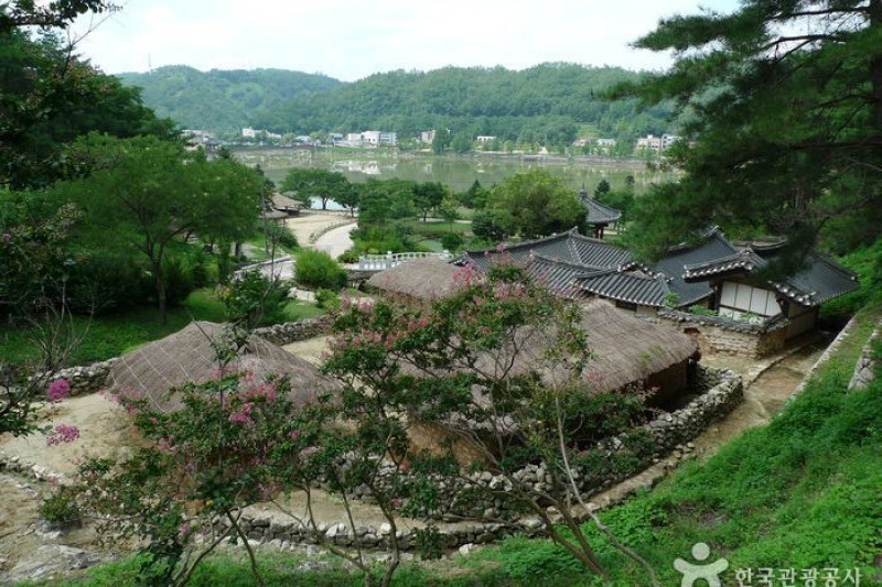 安東民俗村與安東湖