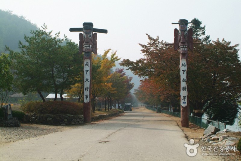 安東民俗村與安東湖
