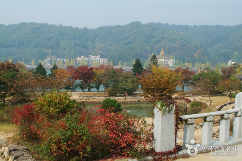 安東民俗村與安東湖