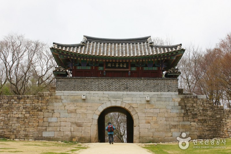 聞慶鳥嶺道立公園