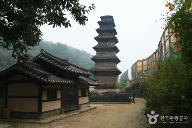 新世洞七層磚塔