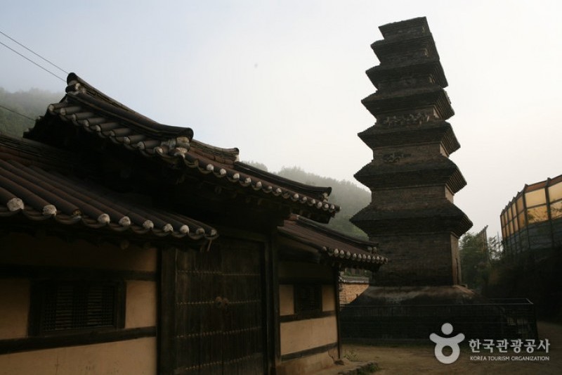 新世洞七層磚塔