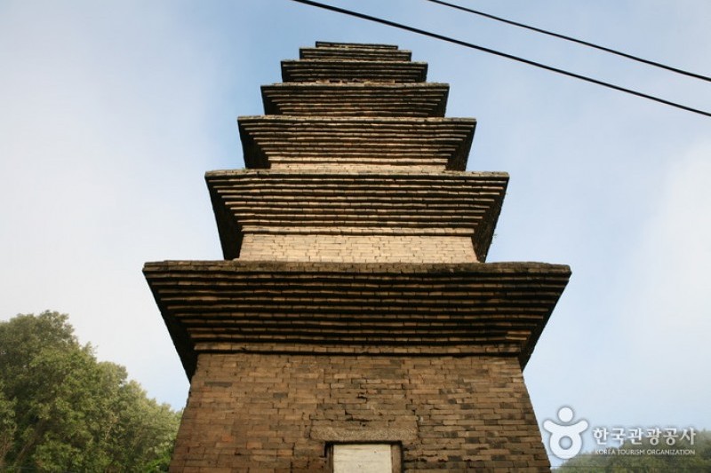 新世洞七層磚塔