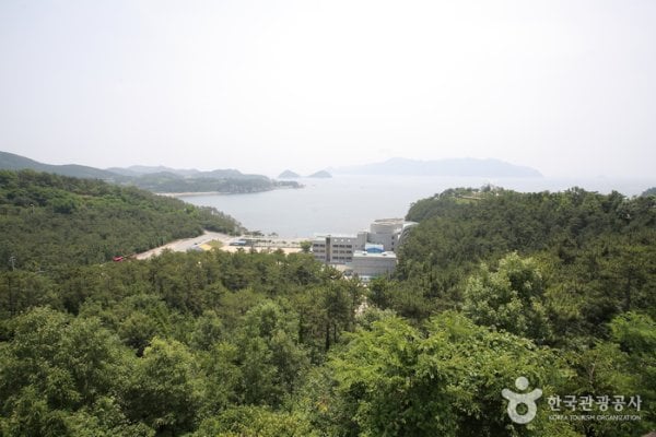 牀足巖郡立公園
