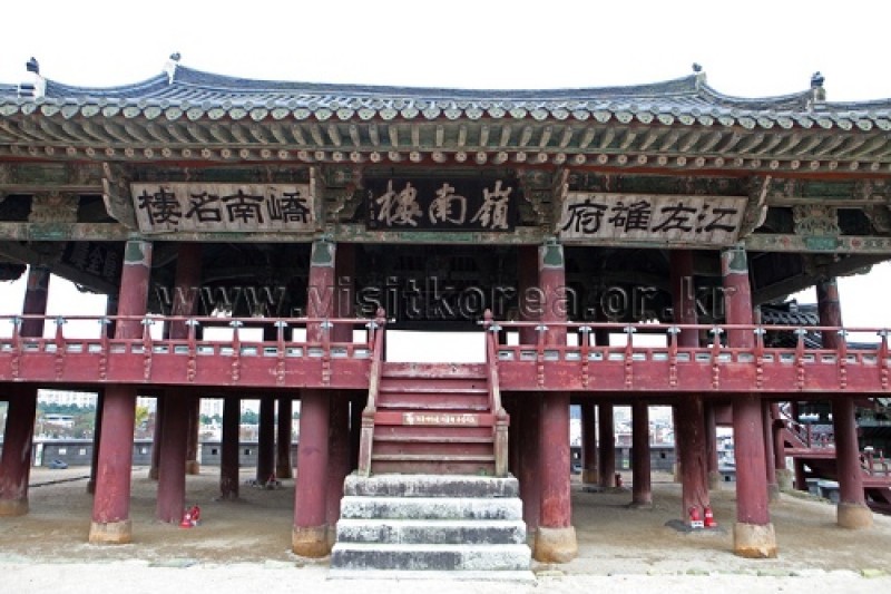 密陽嶺南樓