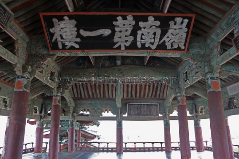 密陽嶺南樓