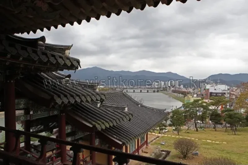 密陽嶺南樓