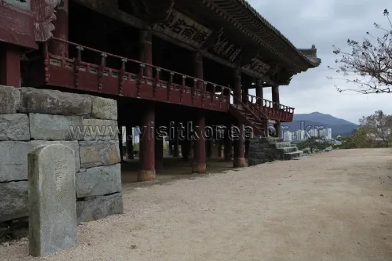 密陽嶺南樓