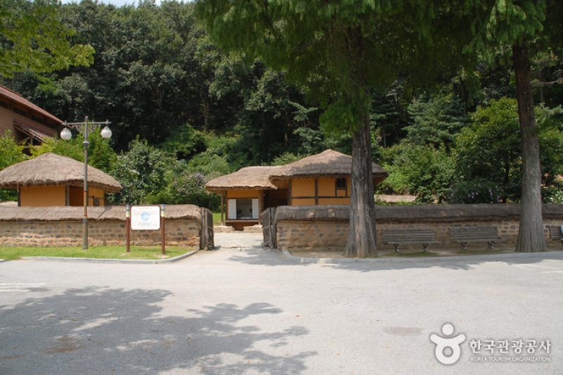 柳寬順烈士遺跡(유관순 열사 유적지)