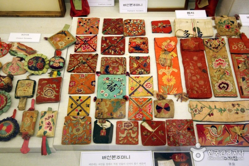 東洋刺繡博物館 (1/8)