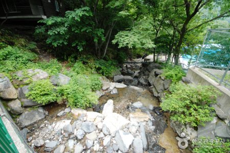 肝月山