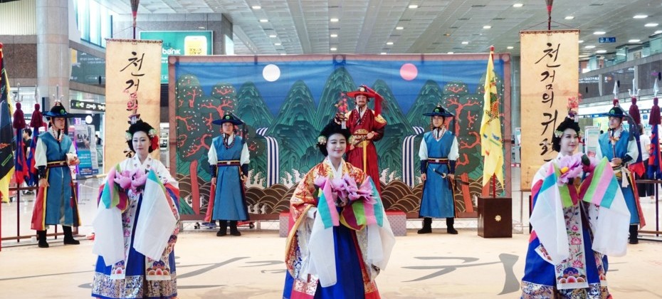 在金海機場觀看了韓國觀光公社的代表劇目——天劍的歸還 (10/40)
