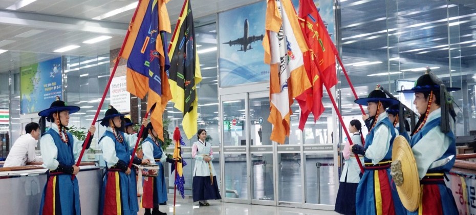 在金海機場觀看了韓國觀光公社的代表劇目——天劍的歸還 (37/40)